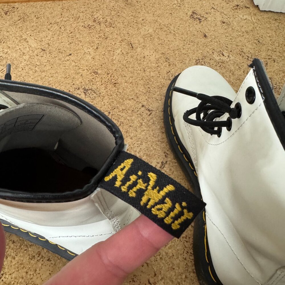 DR MARTENS White Leather 8-Eye Platform Combat Boots Shoes Size 8 - Picture 13 of 13